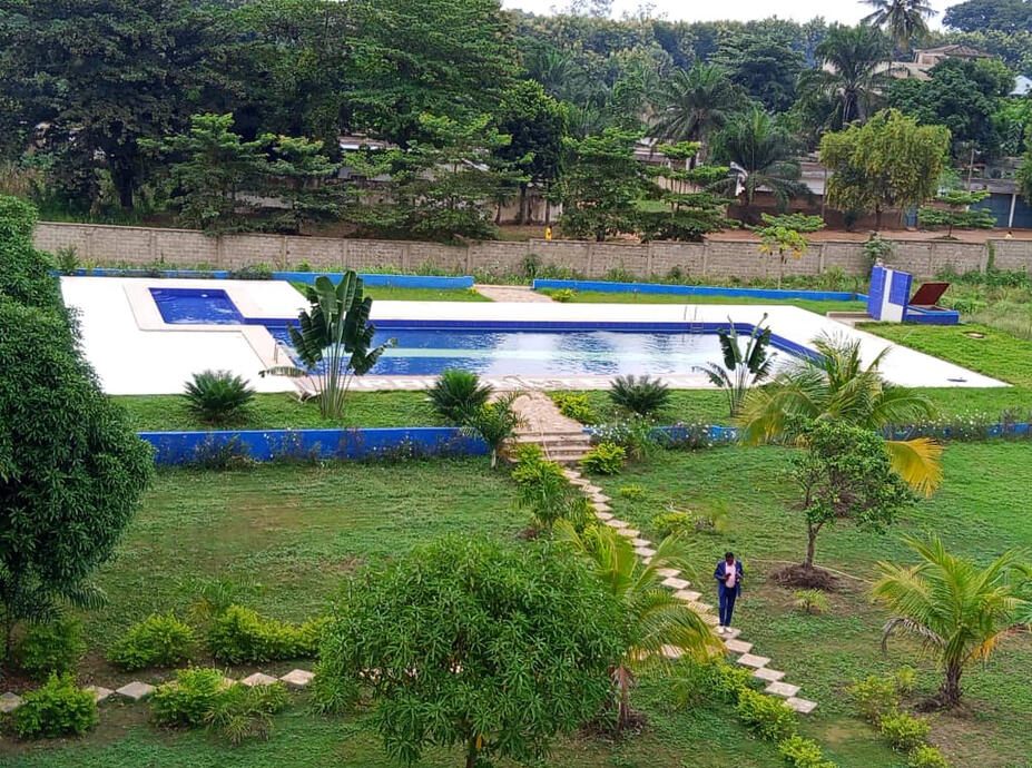 VUE AERIENNE DE LA PISCINE